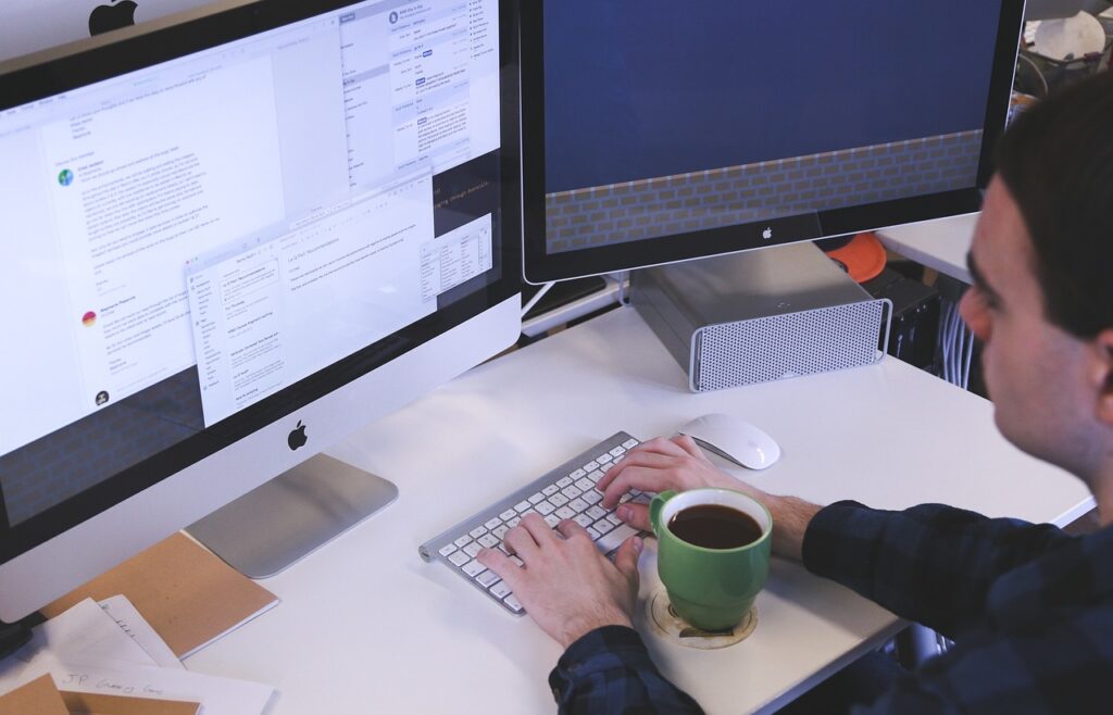 tips to hire an email marketing specialist