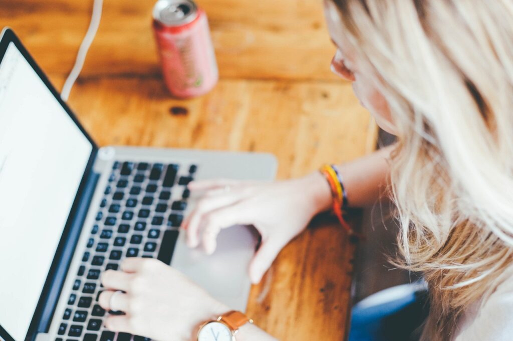 benefits of hiring a crm specialist from latín america