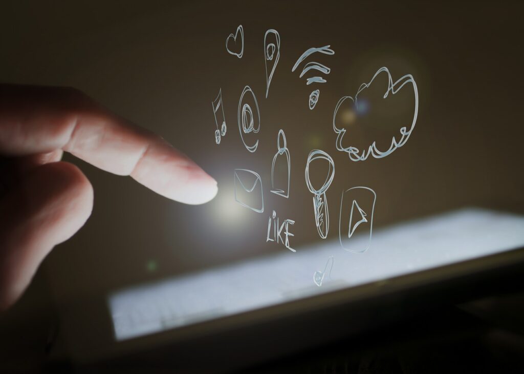 how to hire a social media manager